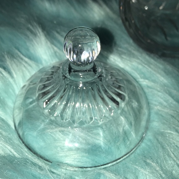 Gotham Lady Anne 7 1/2" Decorative Etched Crystal Jar with Lid Cover. - Picture 6 of 6